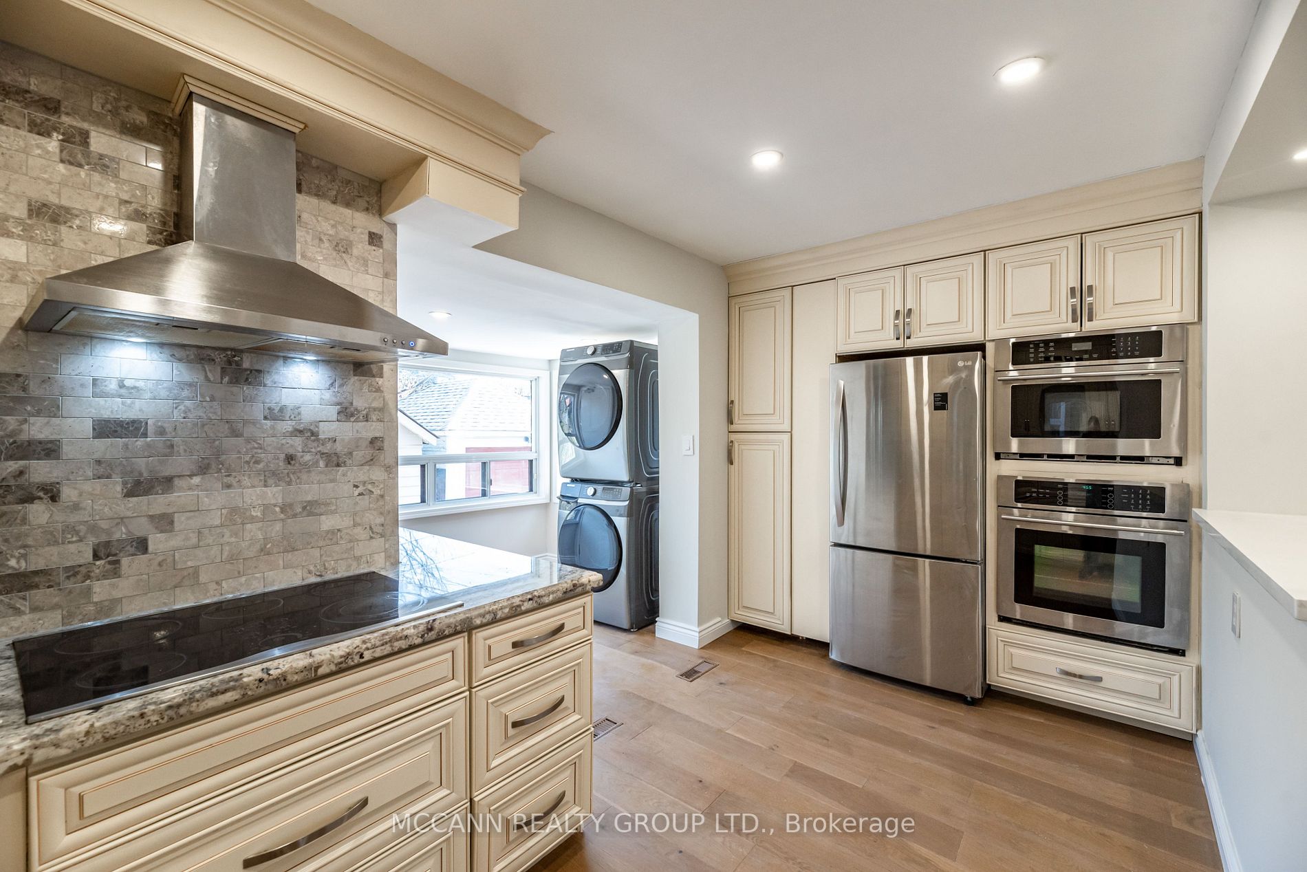 301 Robina Ave
