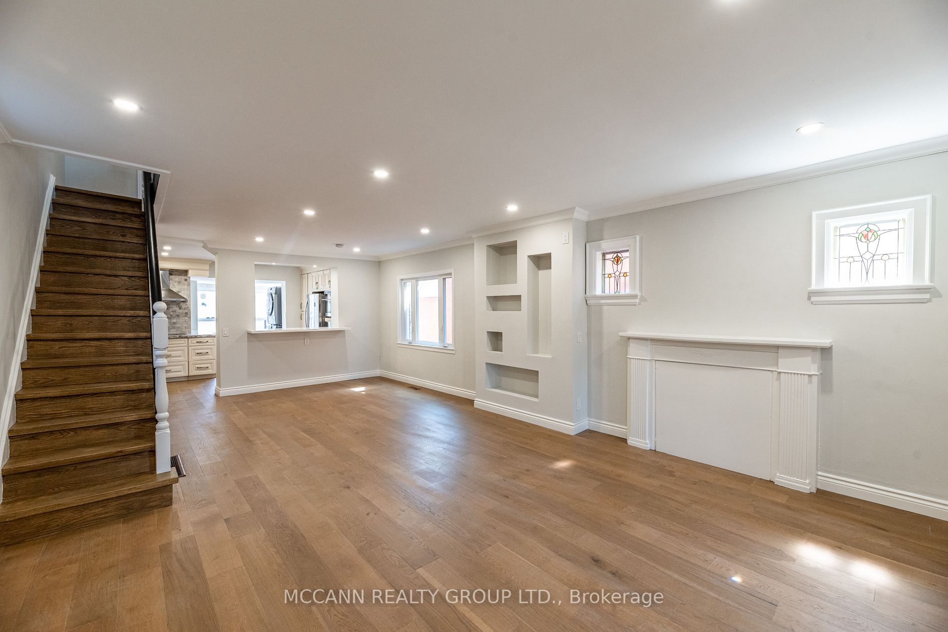 301 Robina Ave