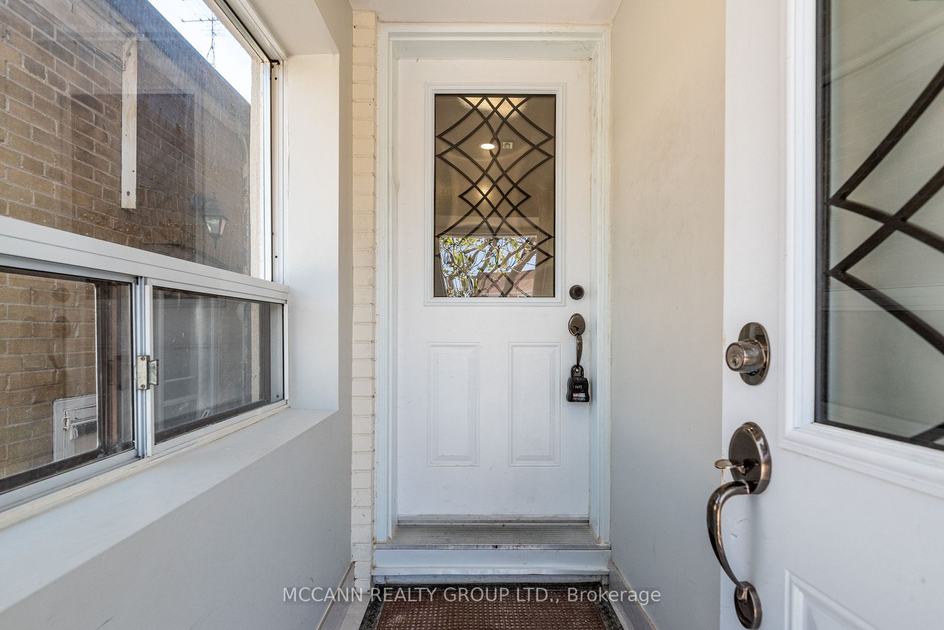 301 Robina Ave