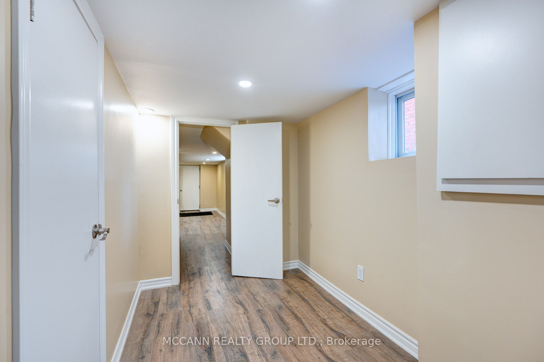 301 Robina Ave