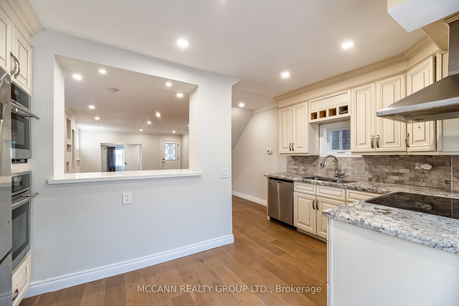 301 Robina Ave