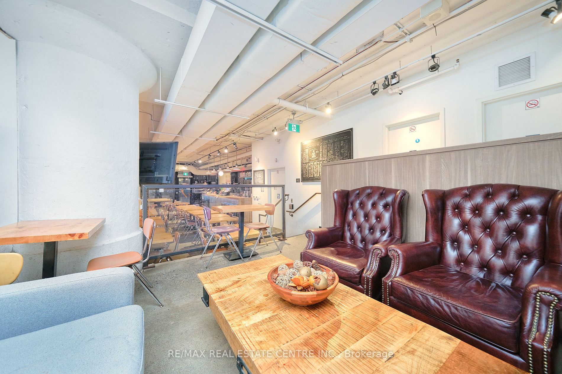 106 Mutual St, #8