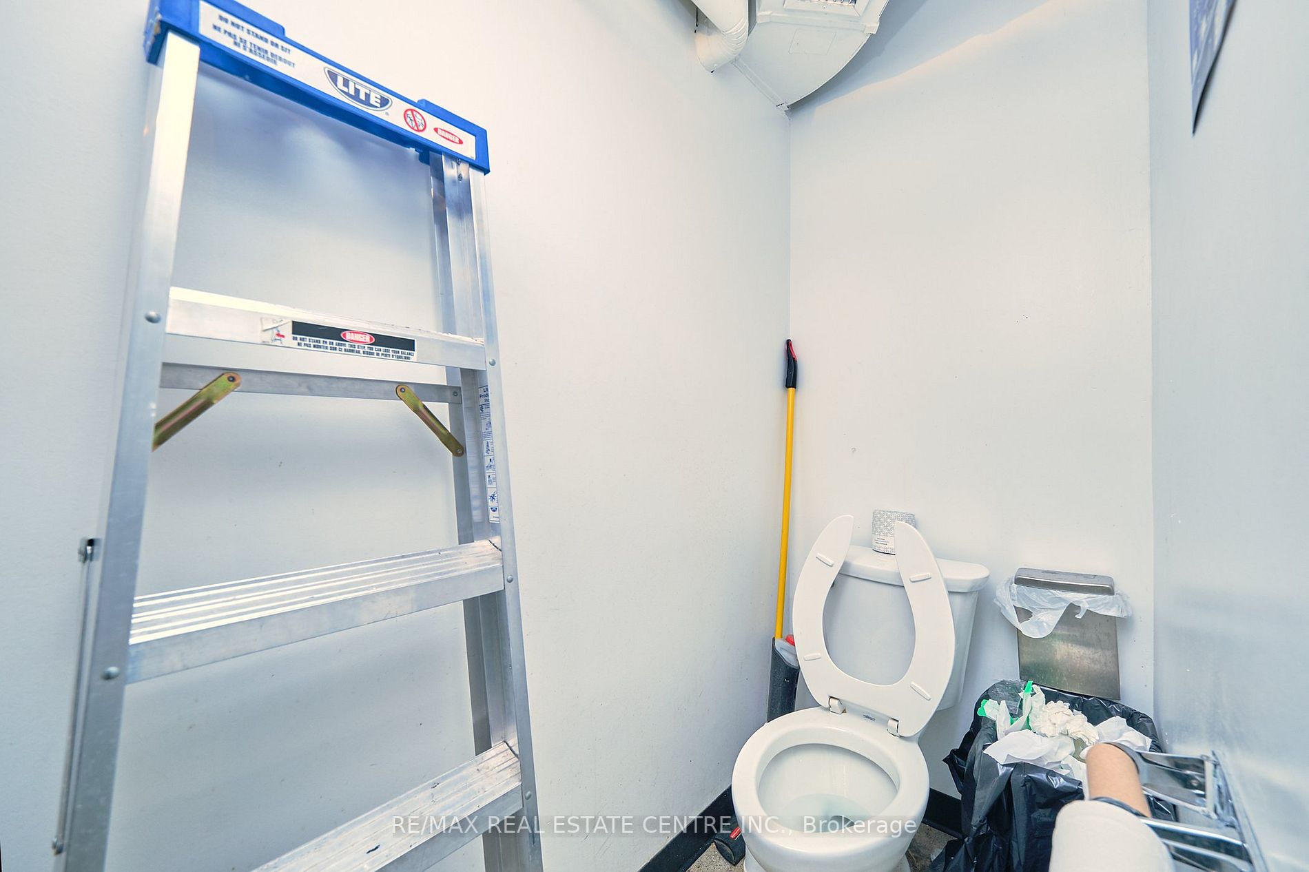 106 Mutual St, #8