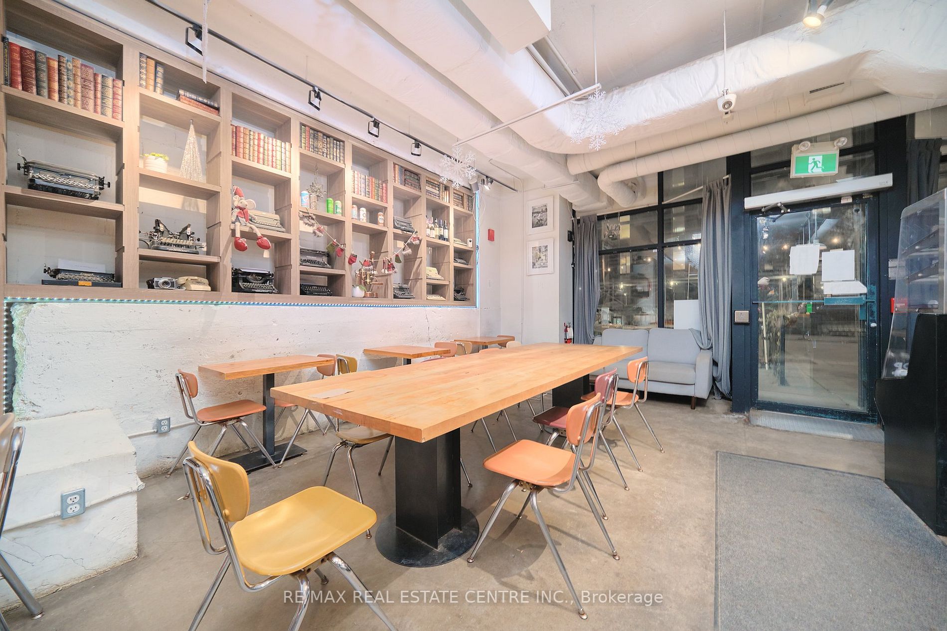 106 Mutual St, #8