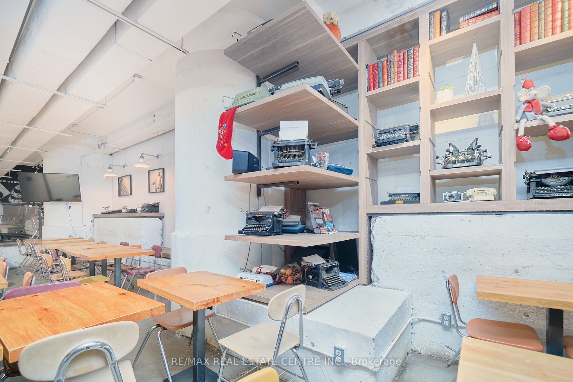 106 Mutual St, #8