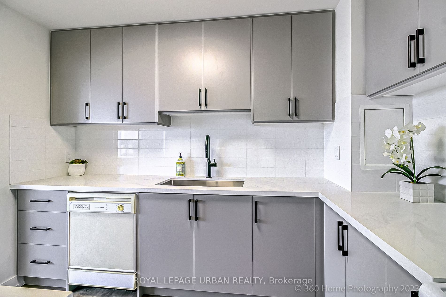 100 Leeward Glwy, #1901