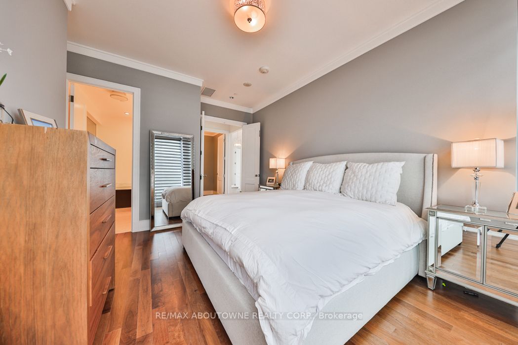 183 Wellington St W, #3703