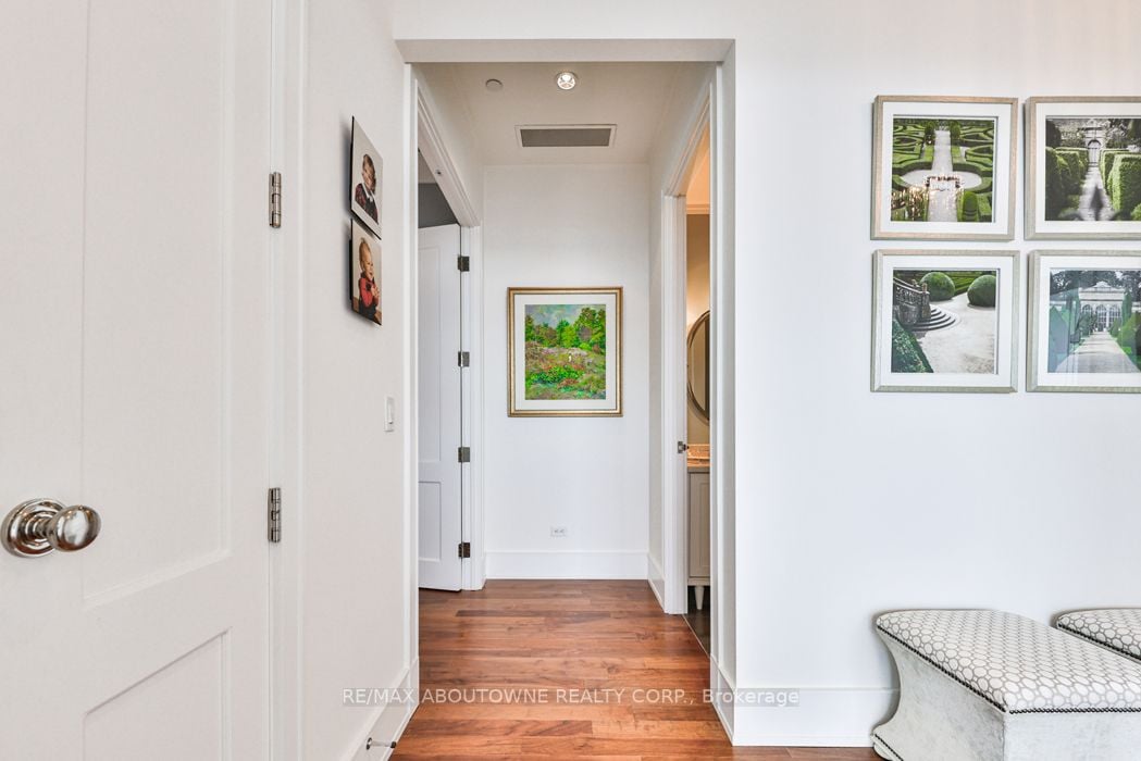 183 Wellington St W, #3703