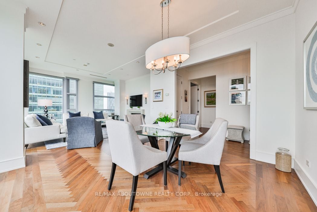 183 Wellington St W, #3703