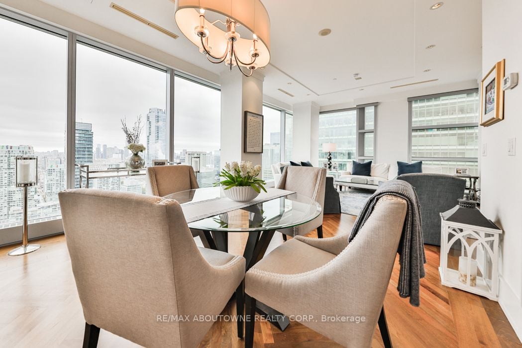 183 Wellington St W, #3703