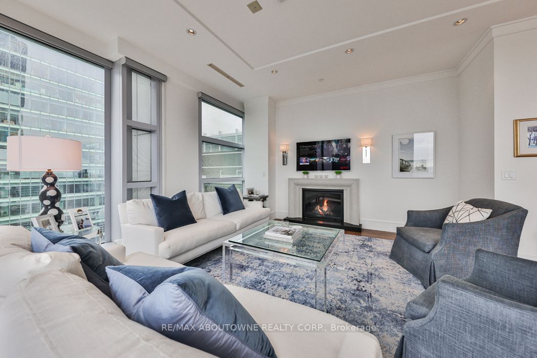 183 Wellington St W, #3703
