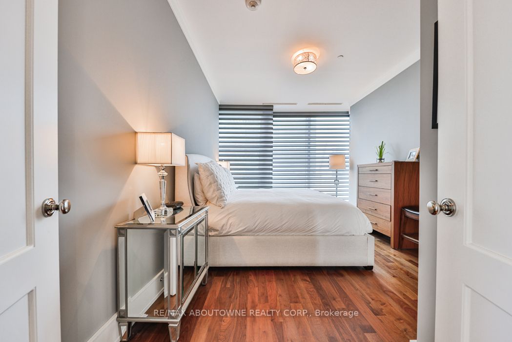 183 Wellington St W, #3703