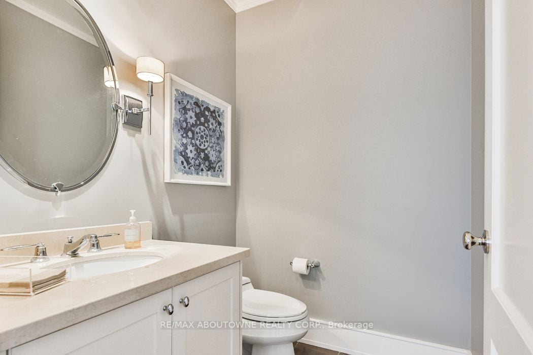 183 Wellington St W, #3703