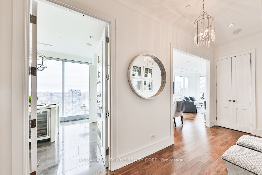 183 Wellington St W, #3703