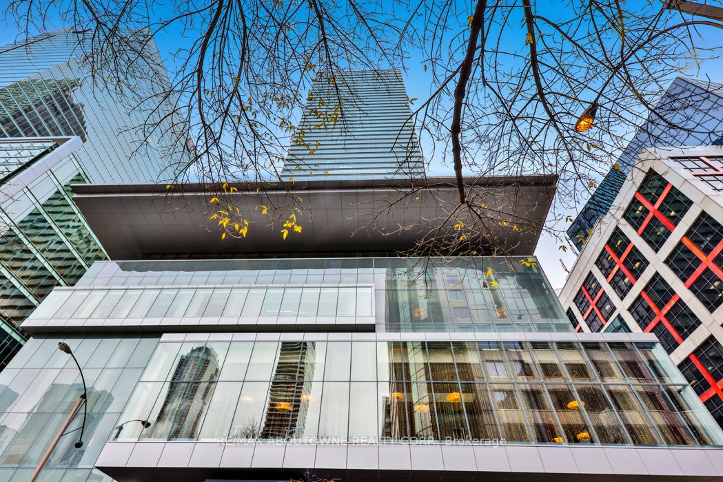 183 Wellington St W, #3703