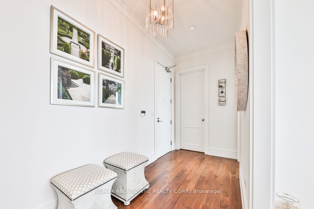 183 Wellington St W, #3703