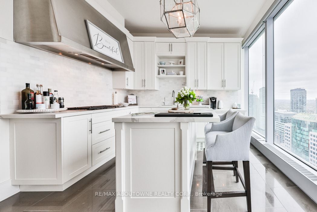 183 Wellington St W, #3703