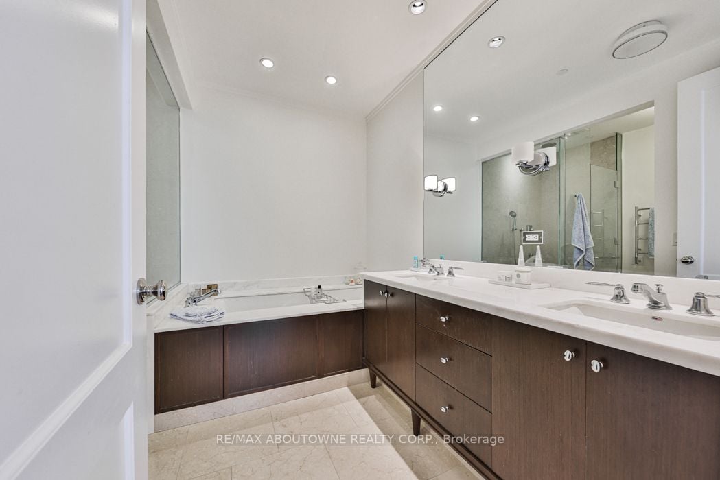 183 Wellington St W, #3703