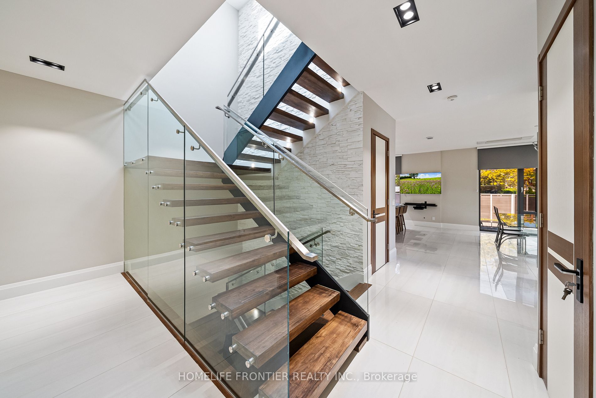 28 Kirkland Blvd