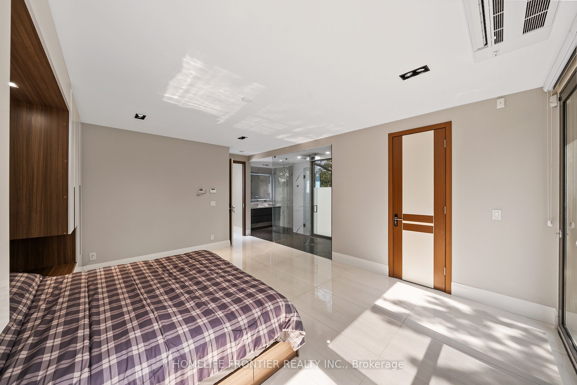 28 Kirkland Blvd
