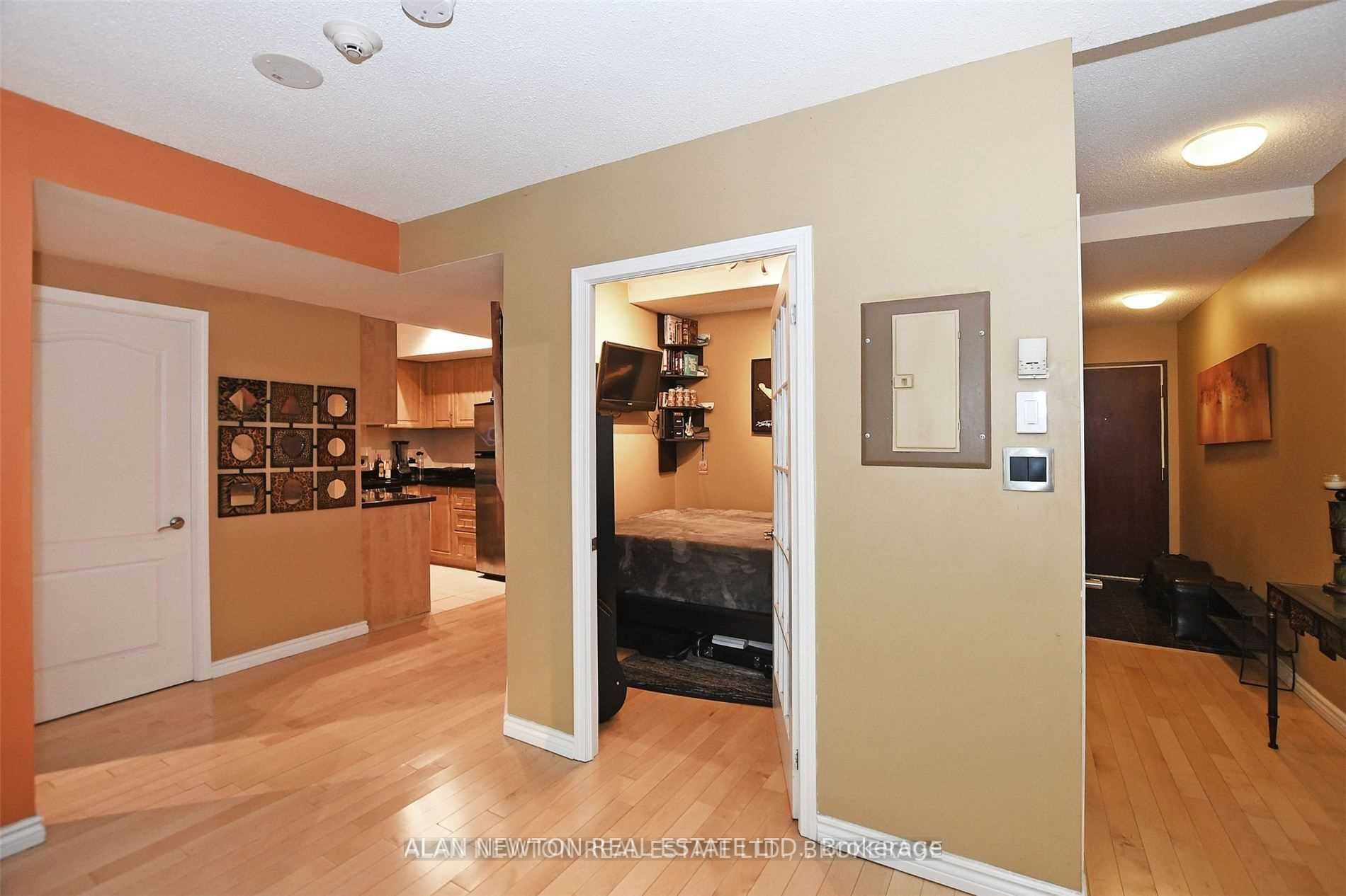 263 Wellington St W, #505