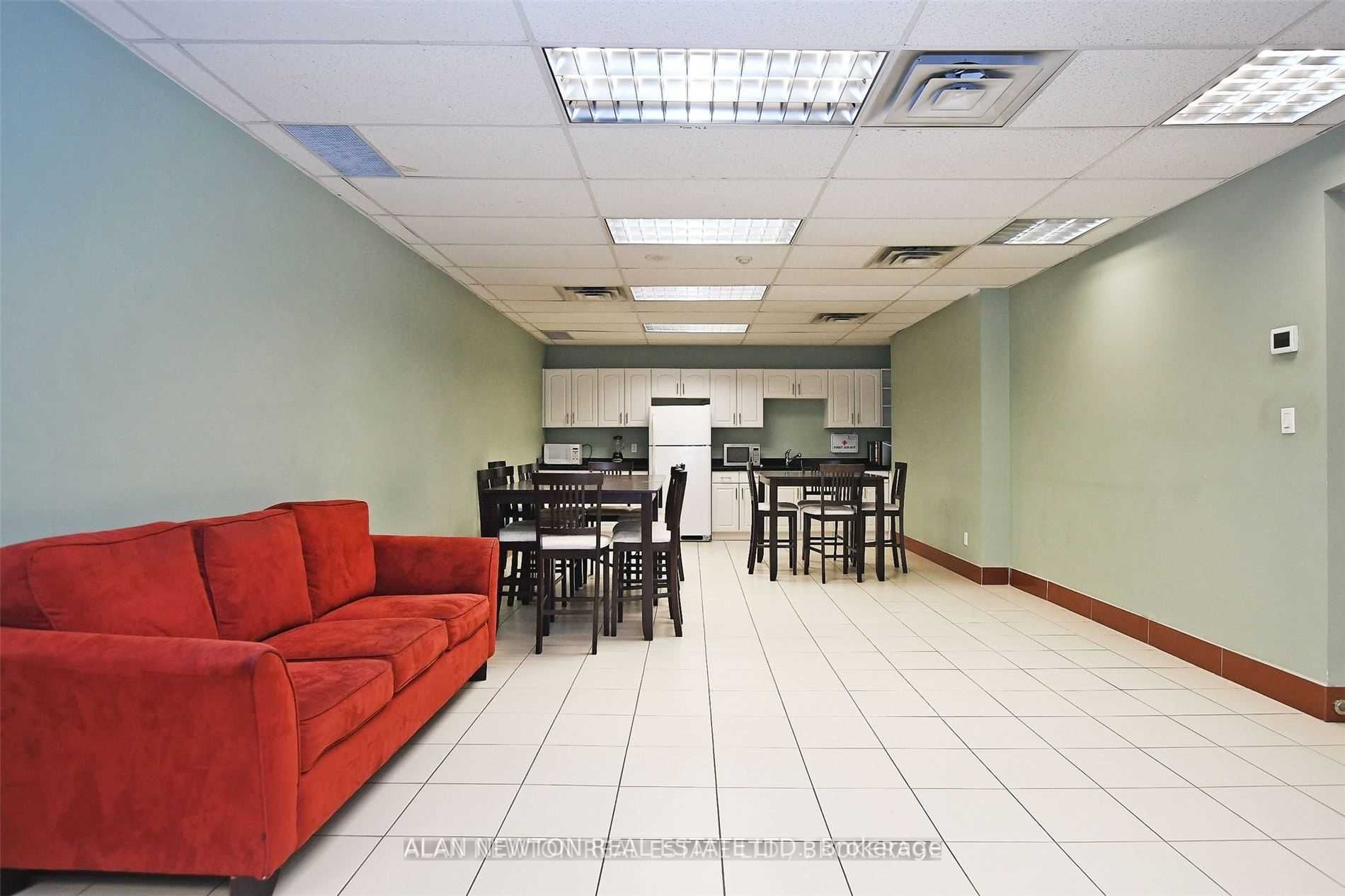 263 Wellington St W, #505
