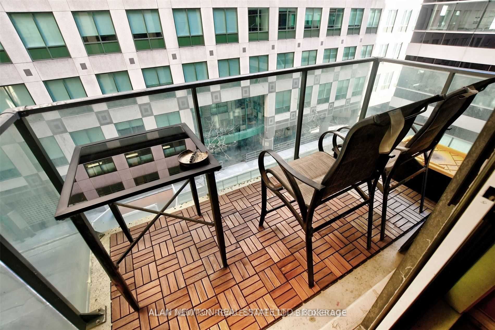 263 Wellington St W, #505