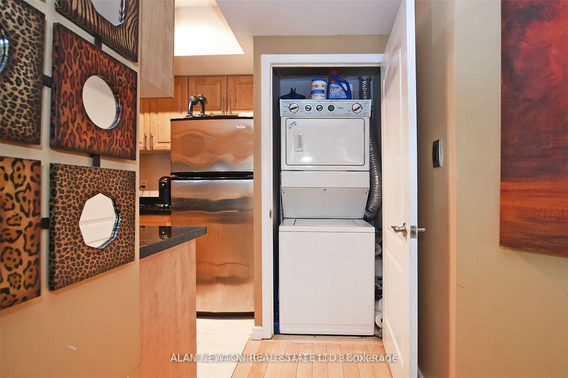 263 Wellington St W, #505
