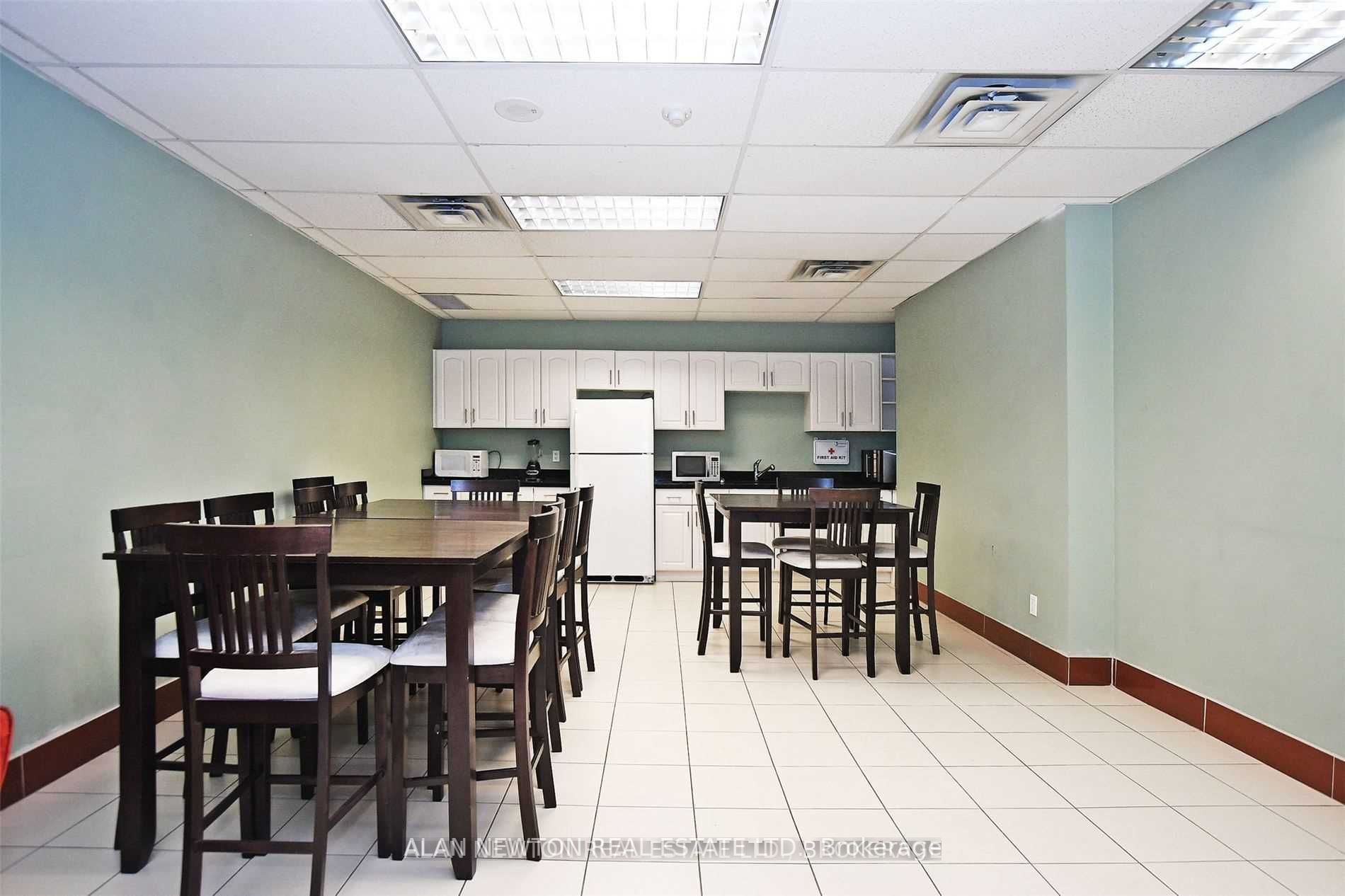 263 Wellington St W, #505