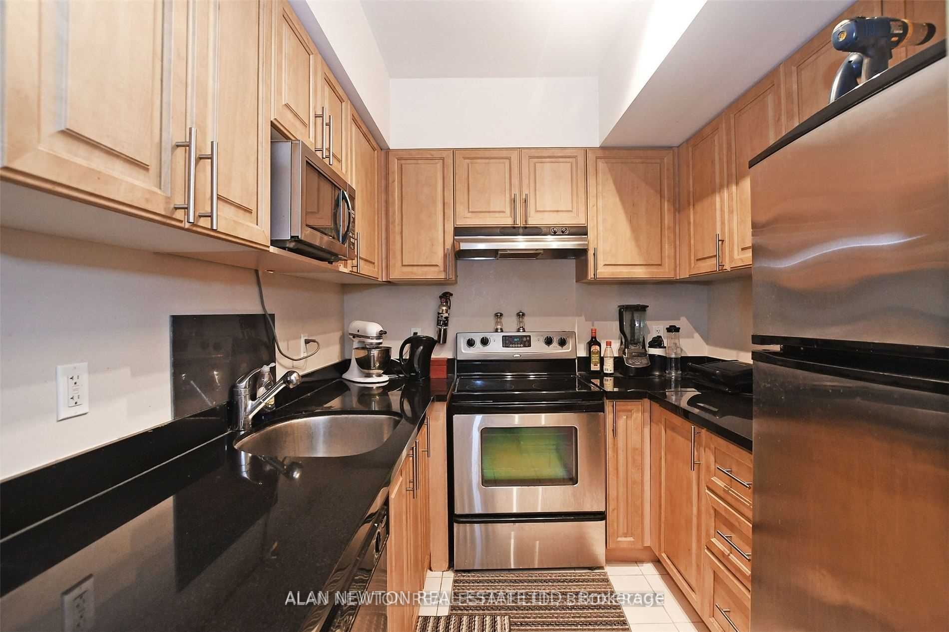 263 Wellington St W, #505