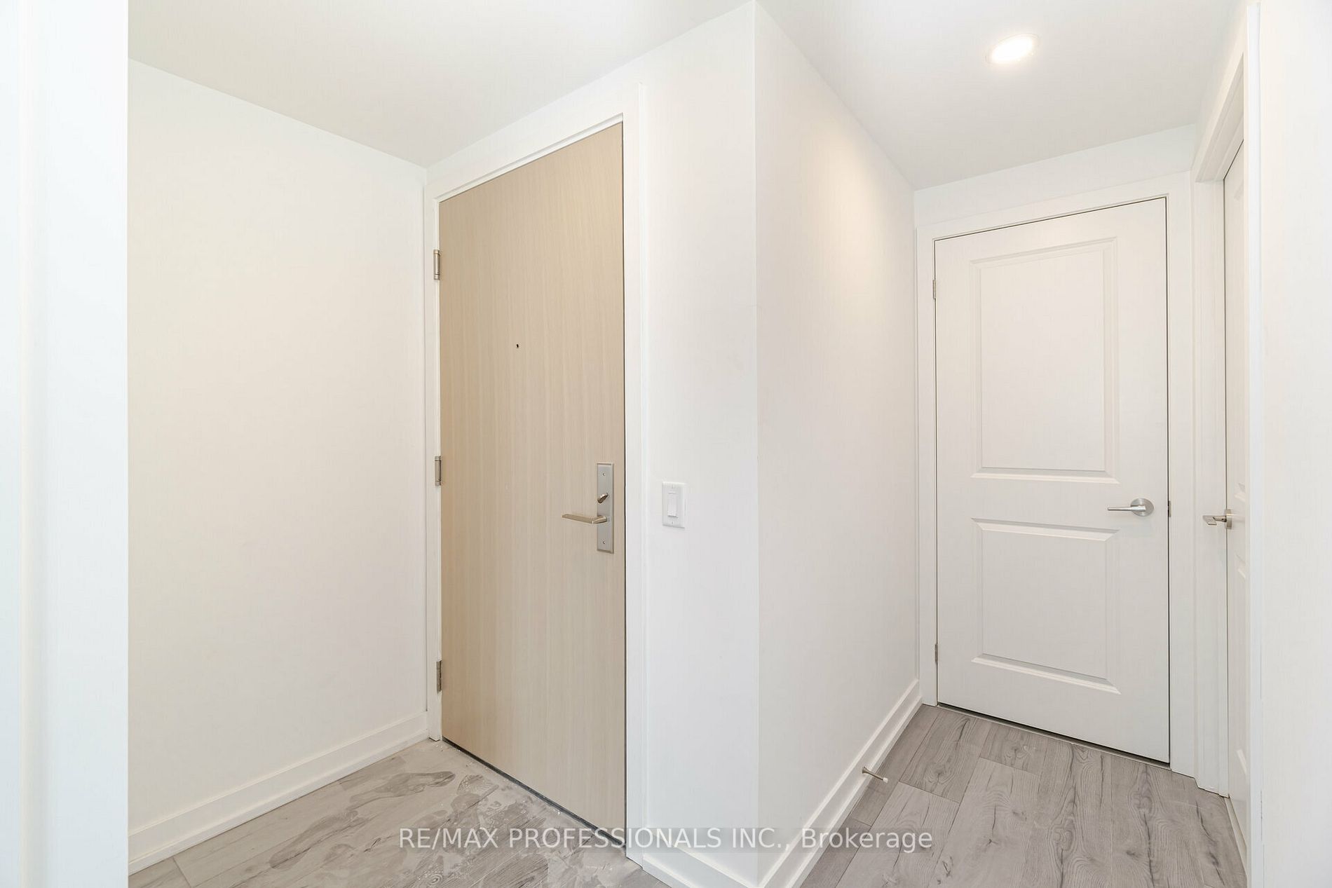 395 Bloor St E, #4001