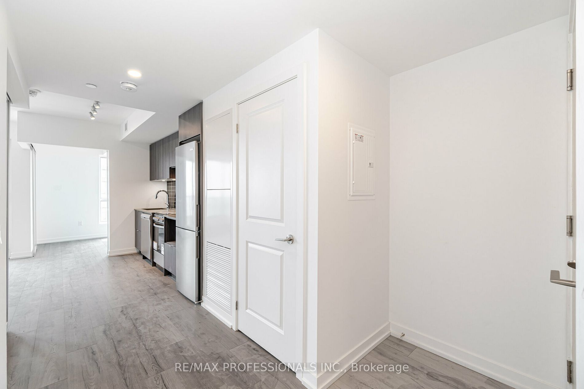395 Bloor St E, #4001