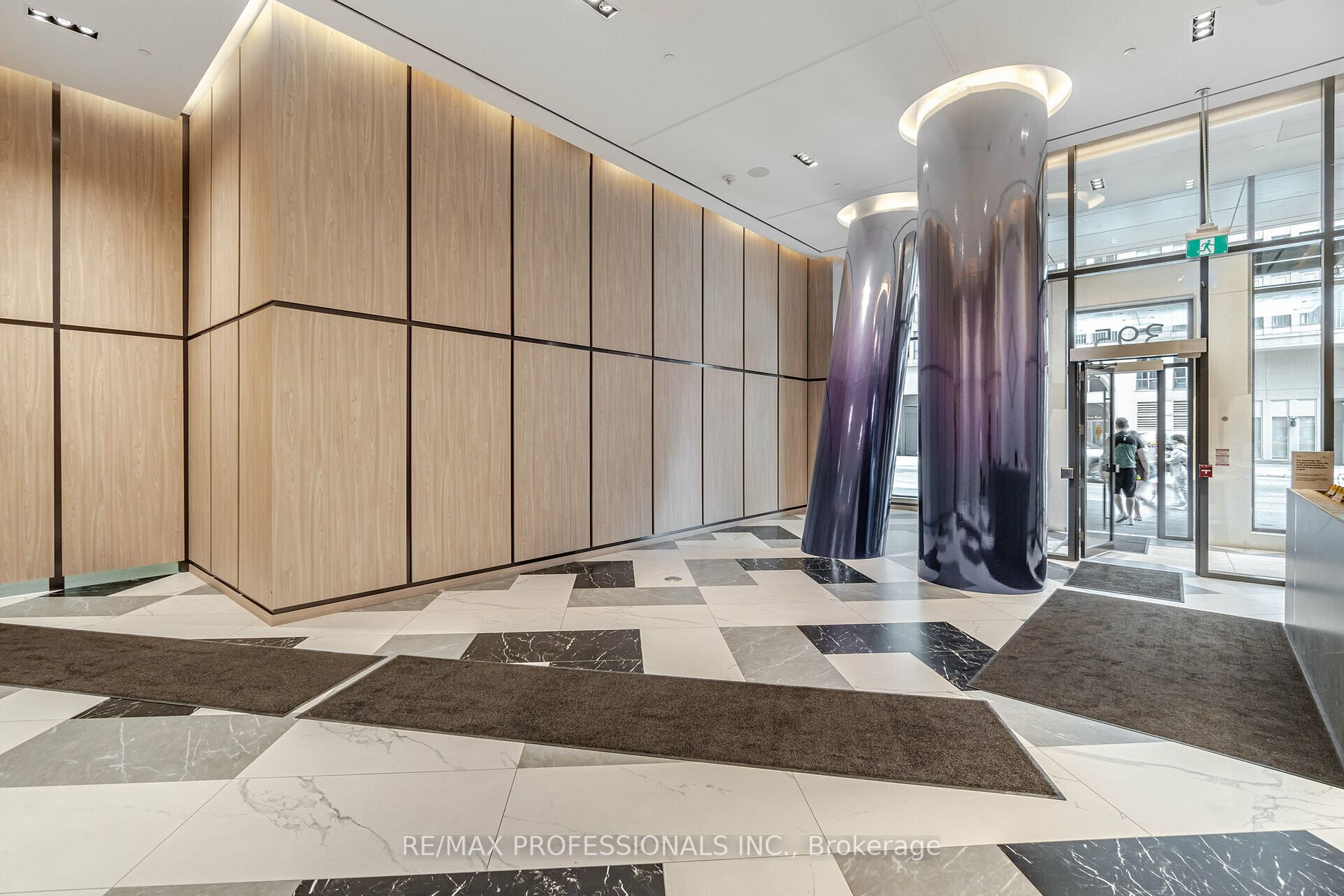 395 Bloor St E, #4001