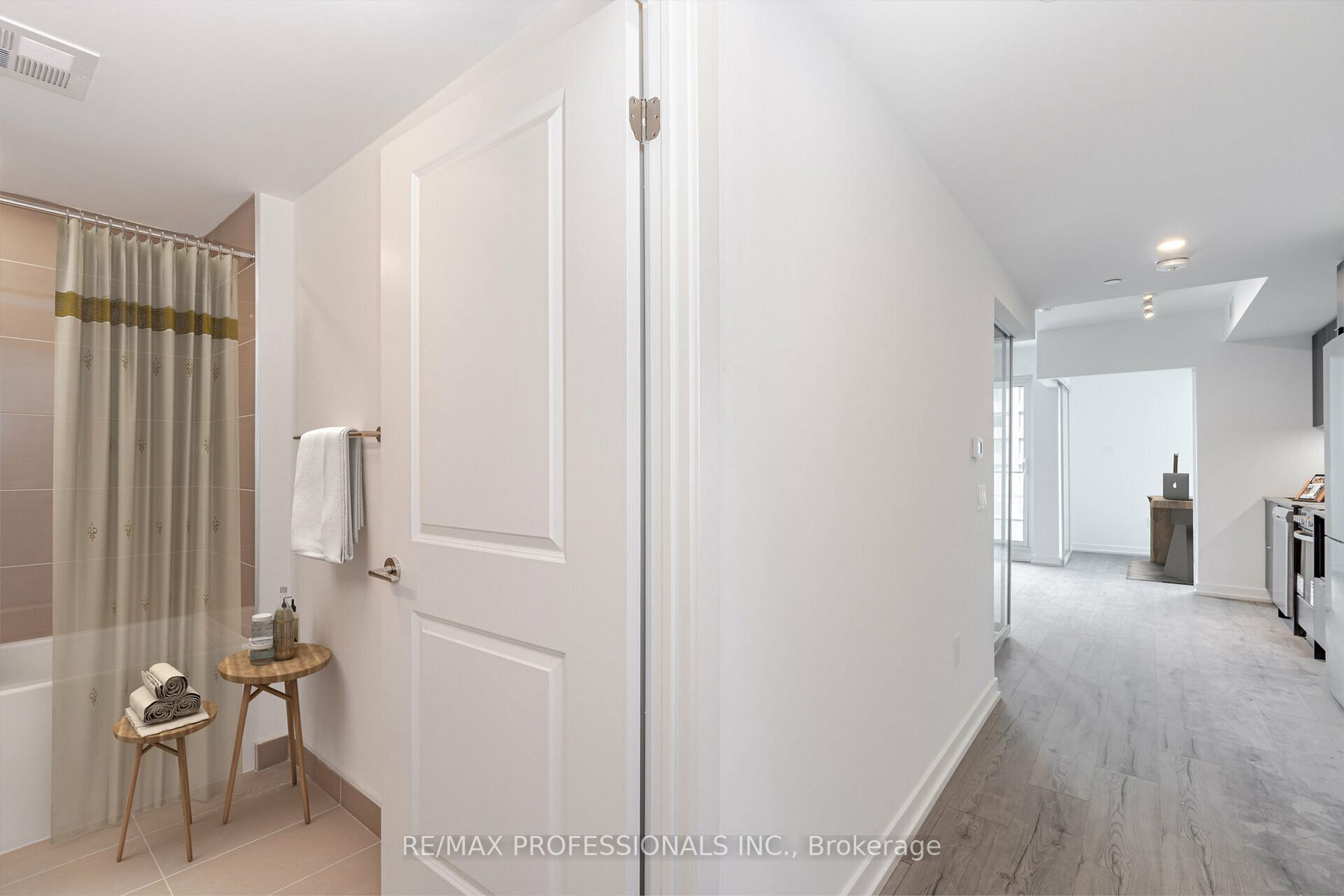 395 Bloor St E, #4001