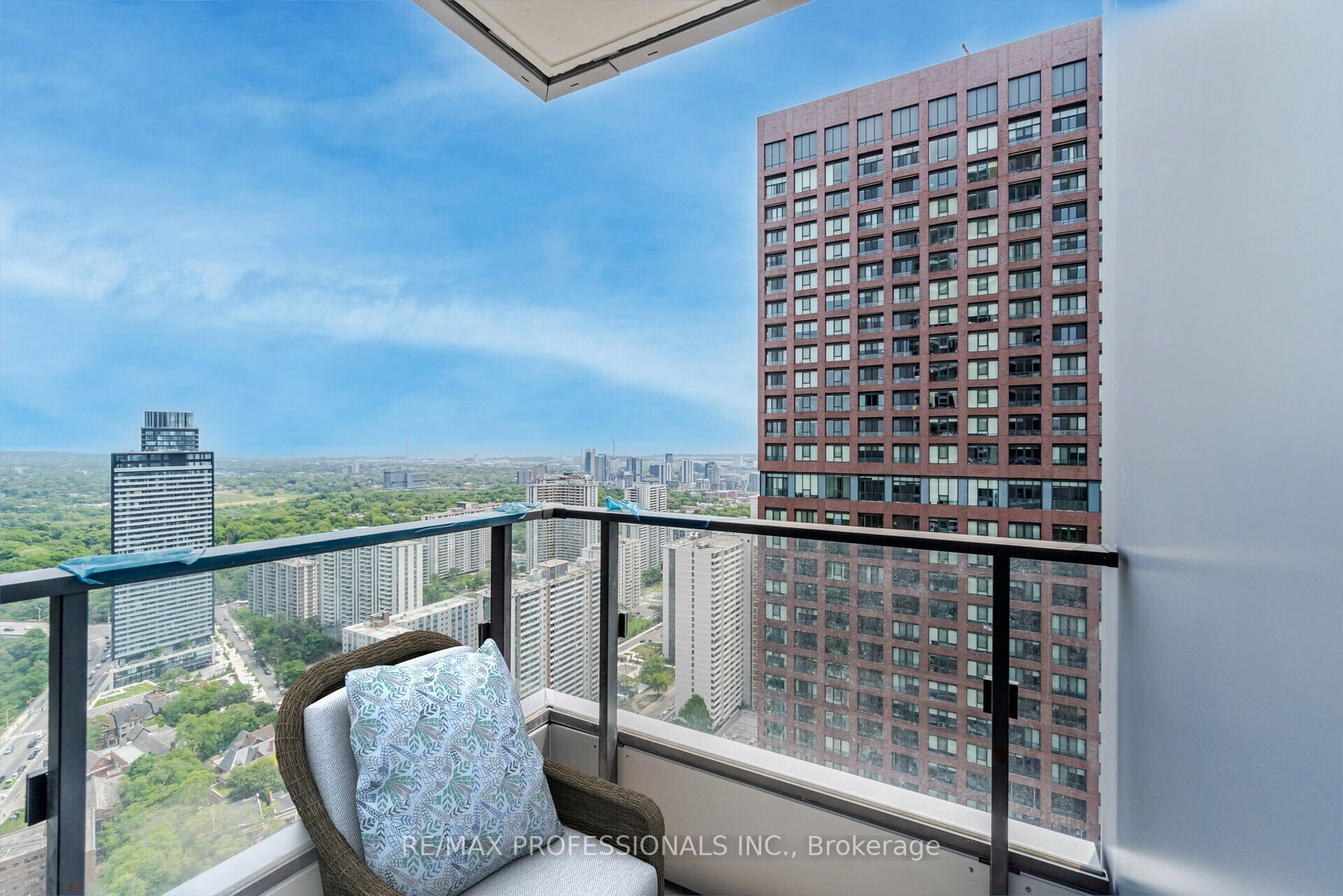 395 Bloor St E, #4001