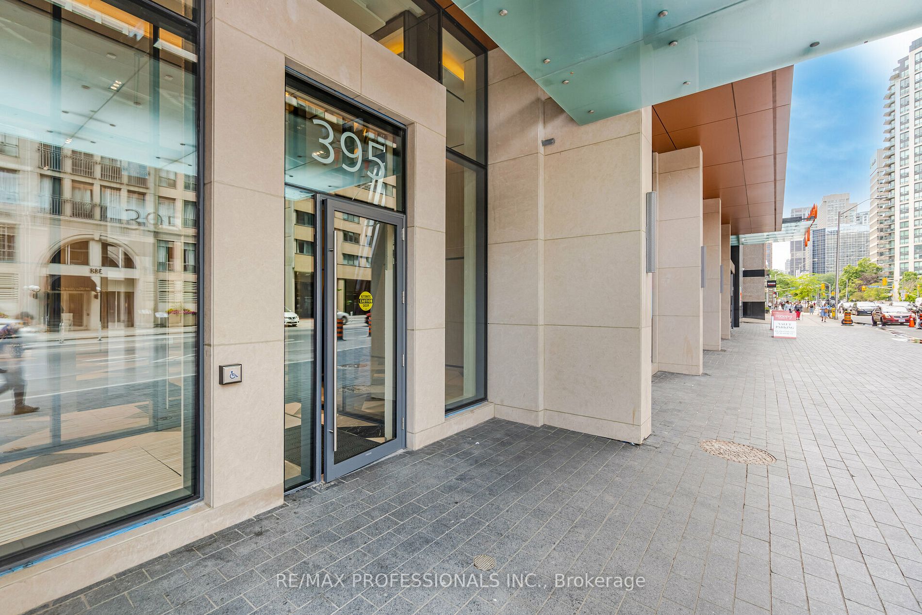 395 Bloor St E, #4001