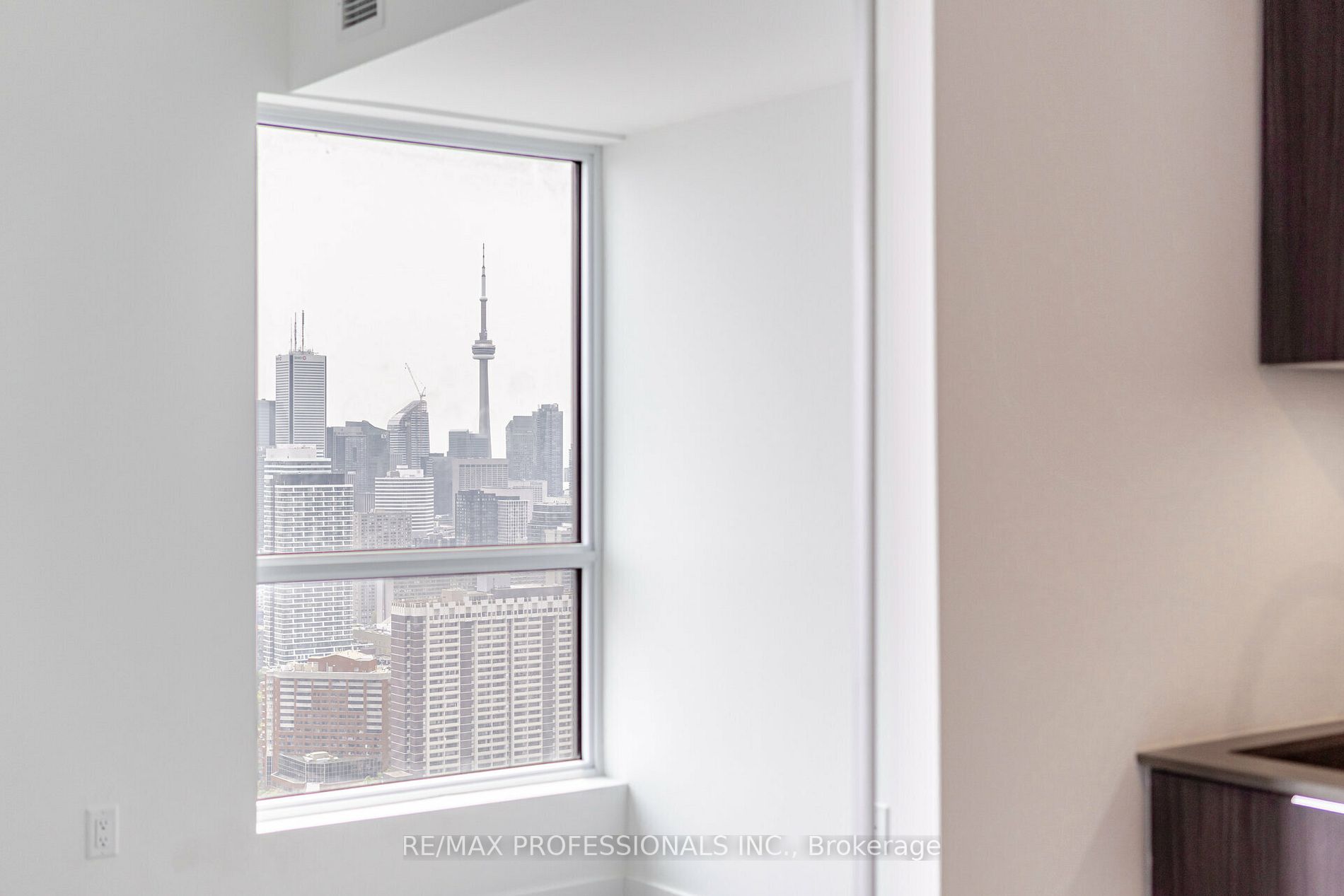 395 Bloor St E, #4001