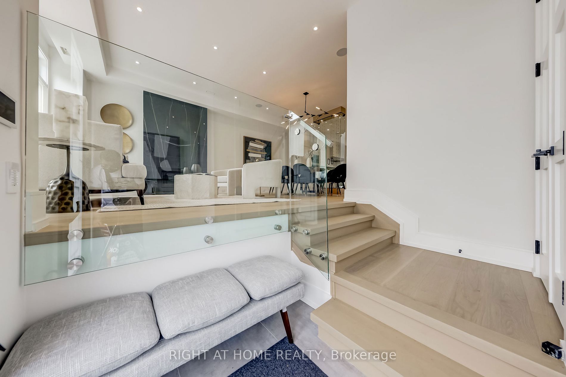 102 Parklea Dr