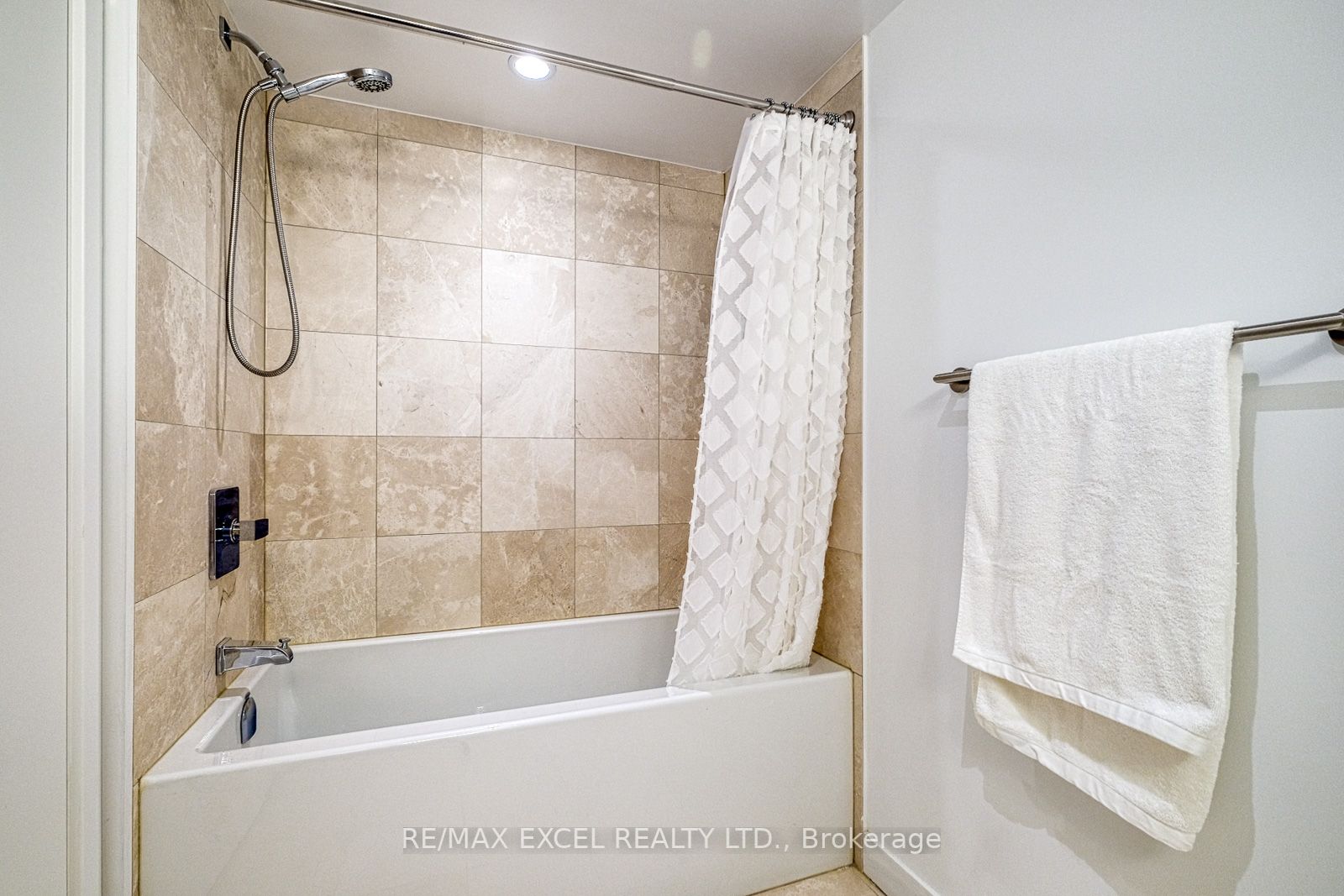 181 Huron St, #502
