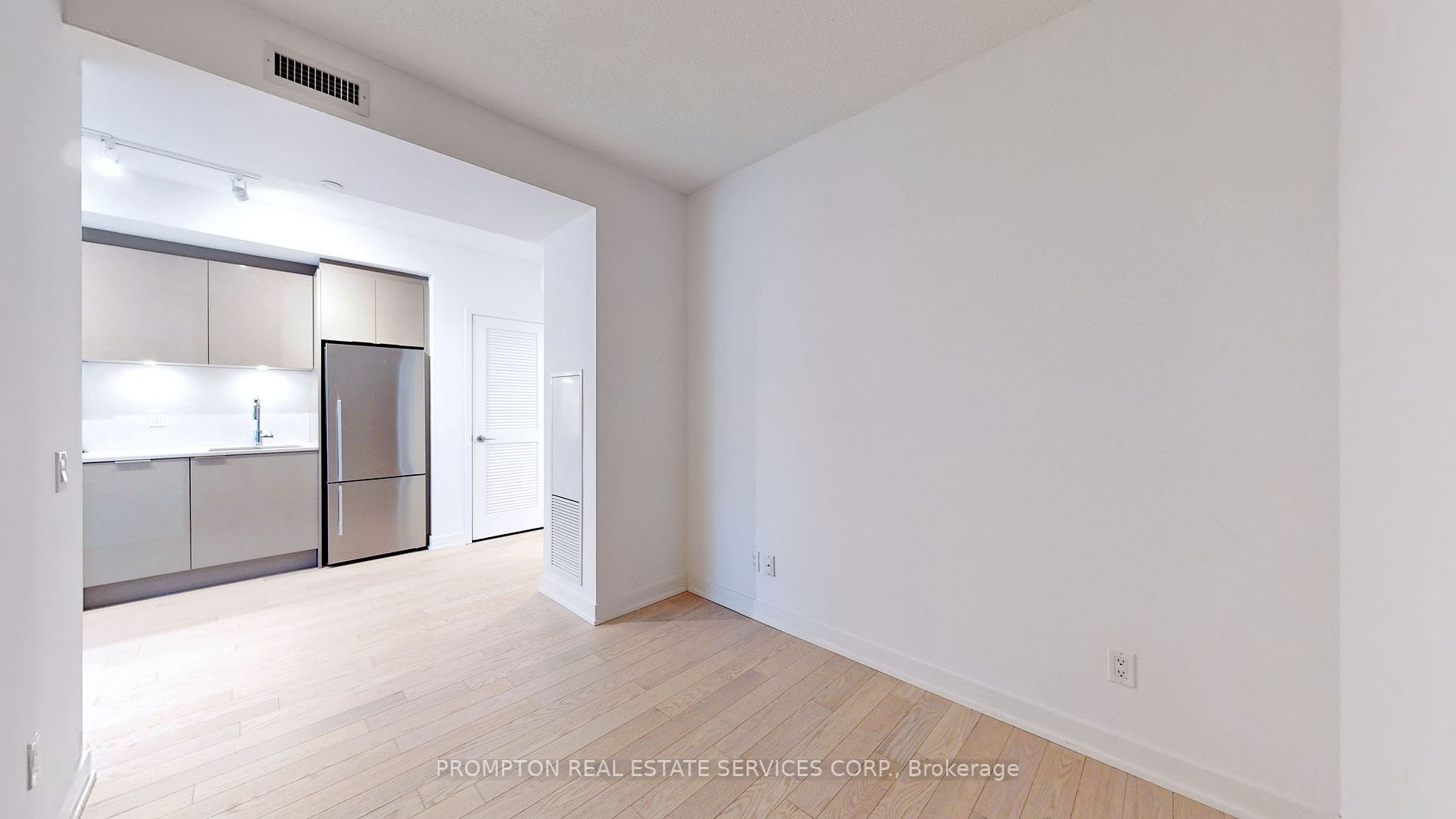 25 Richmond St E, #317