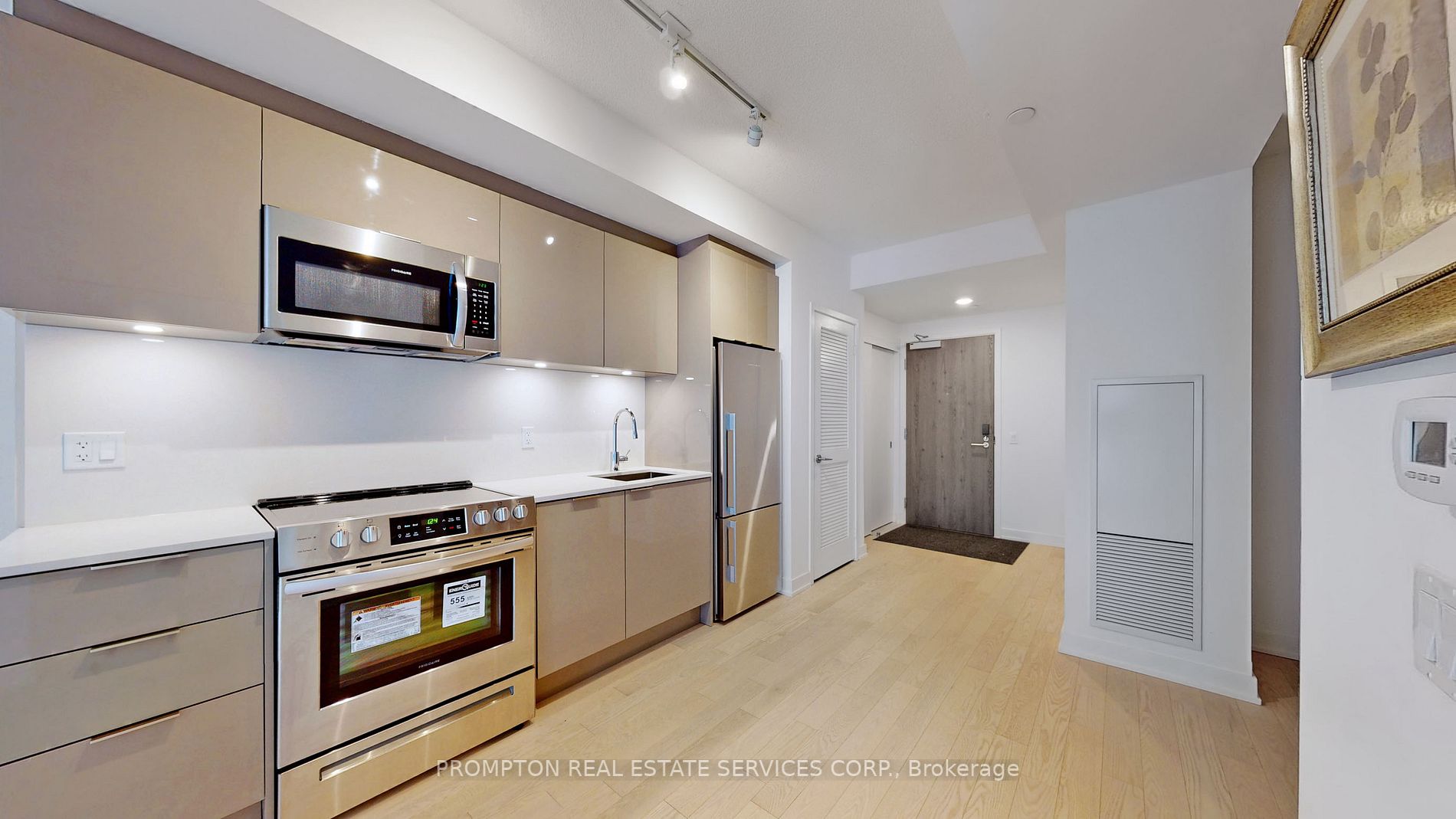 25 Richmond St E, #317