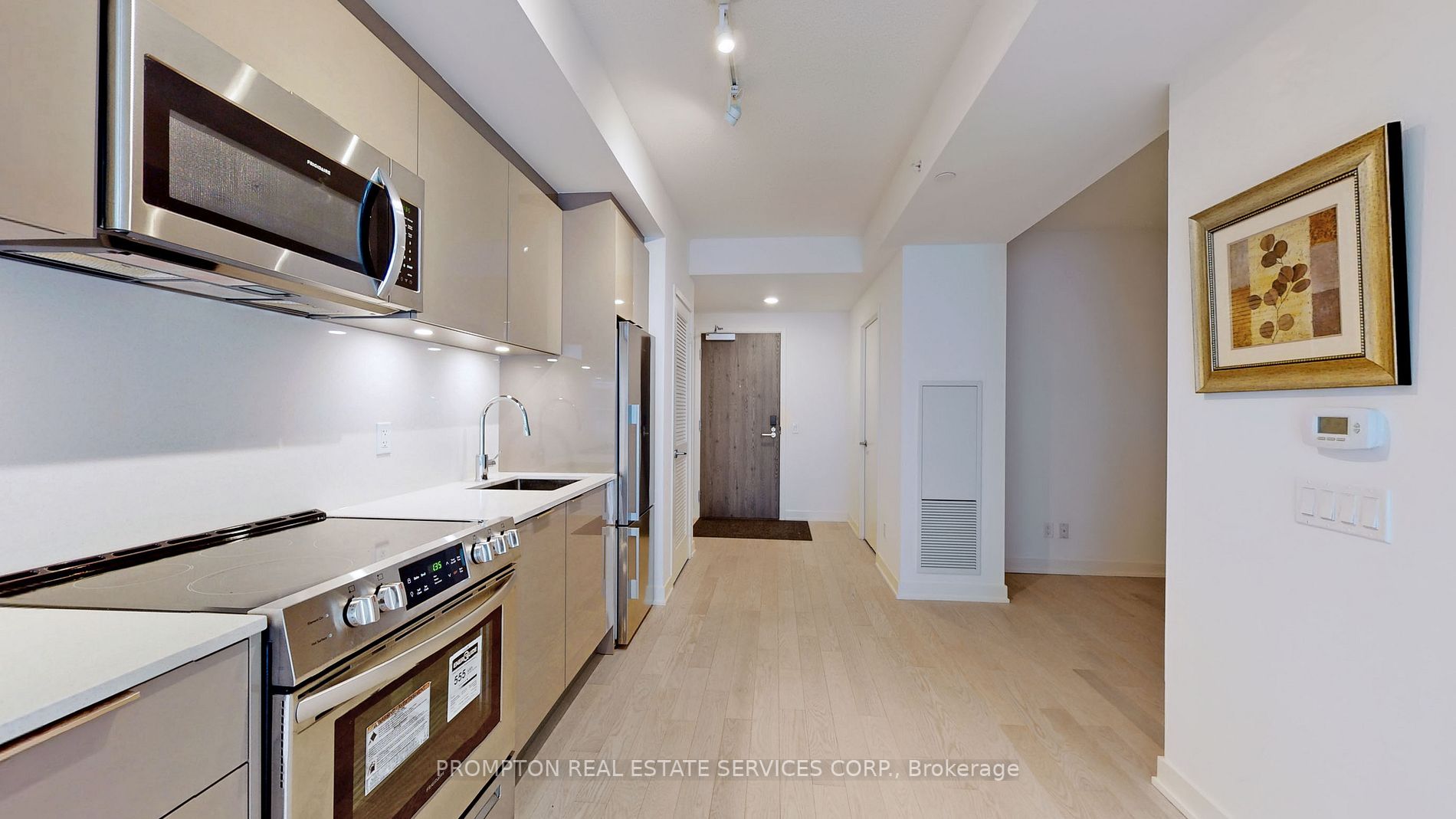25 Richmond St E, #317