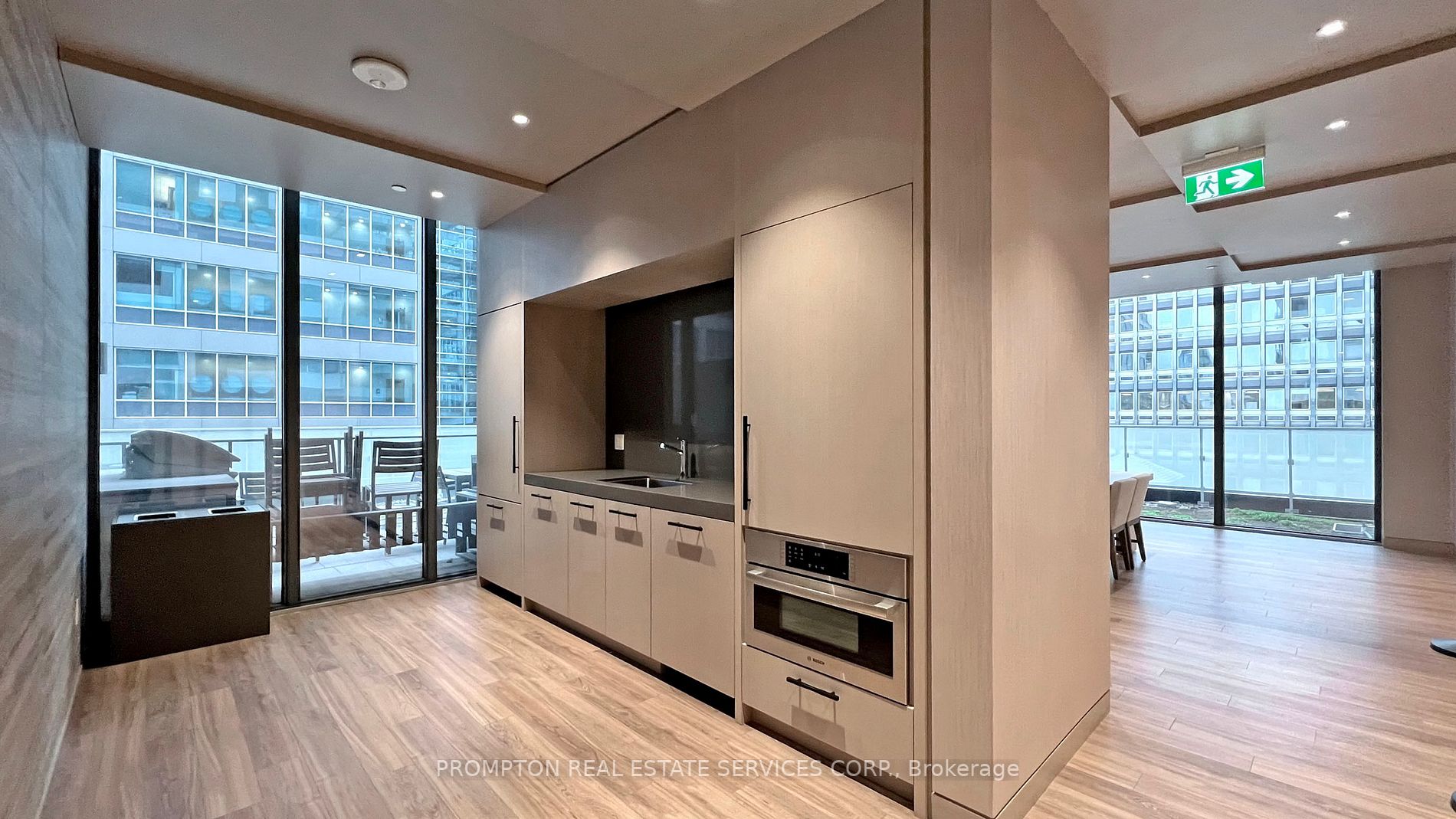 25 Richmond St E, #317