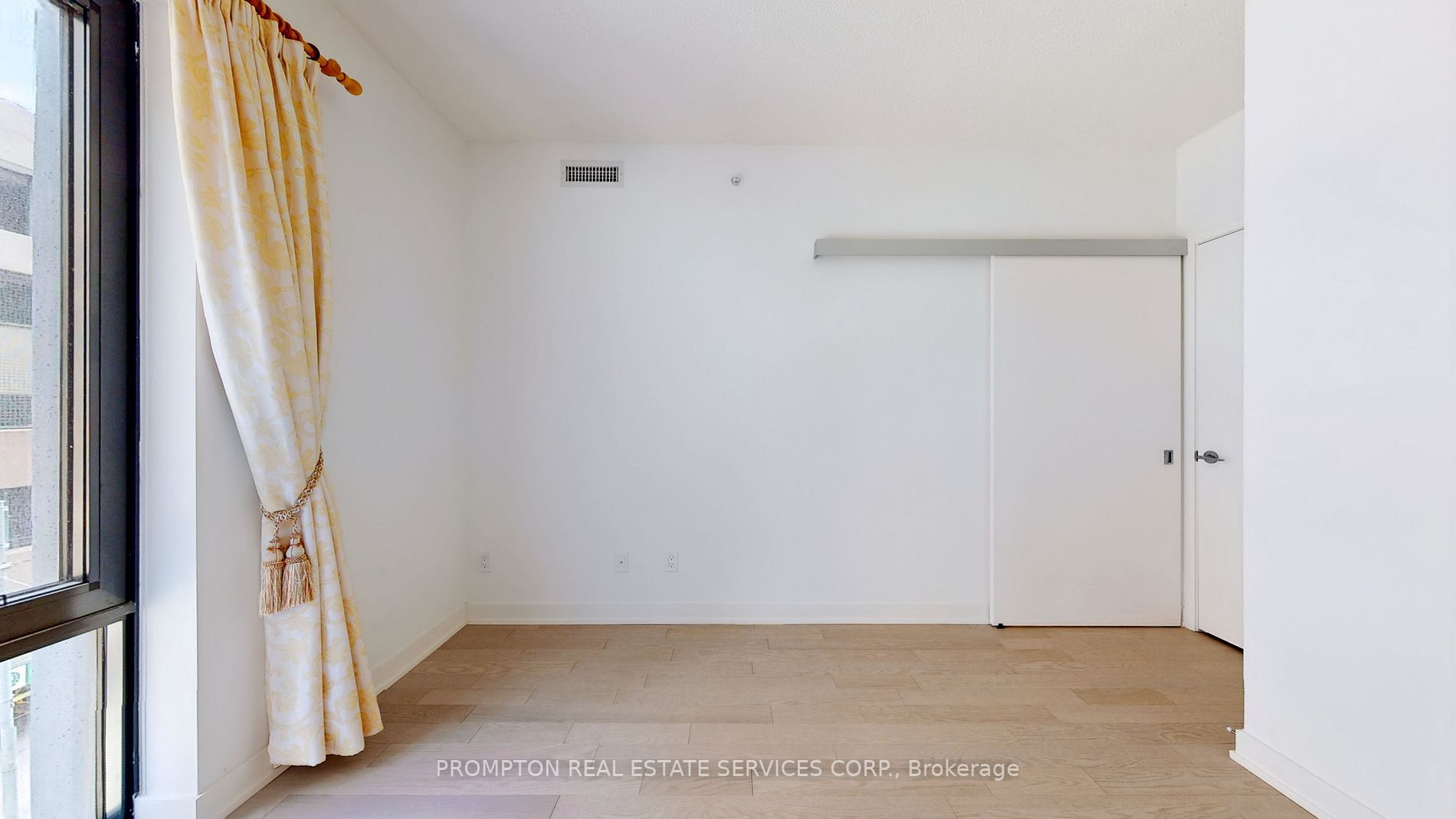 25 Richmond St E, #317