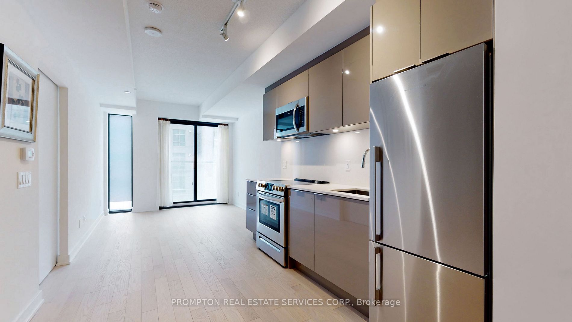 25 Richmond St E, #317