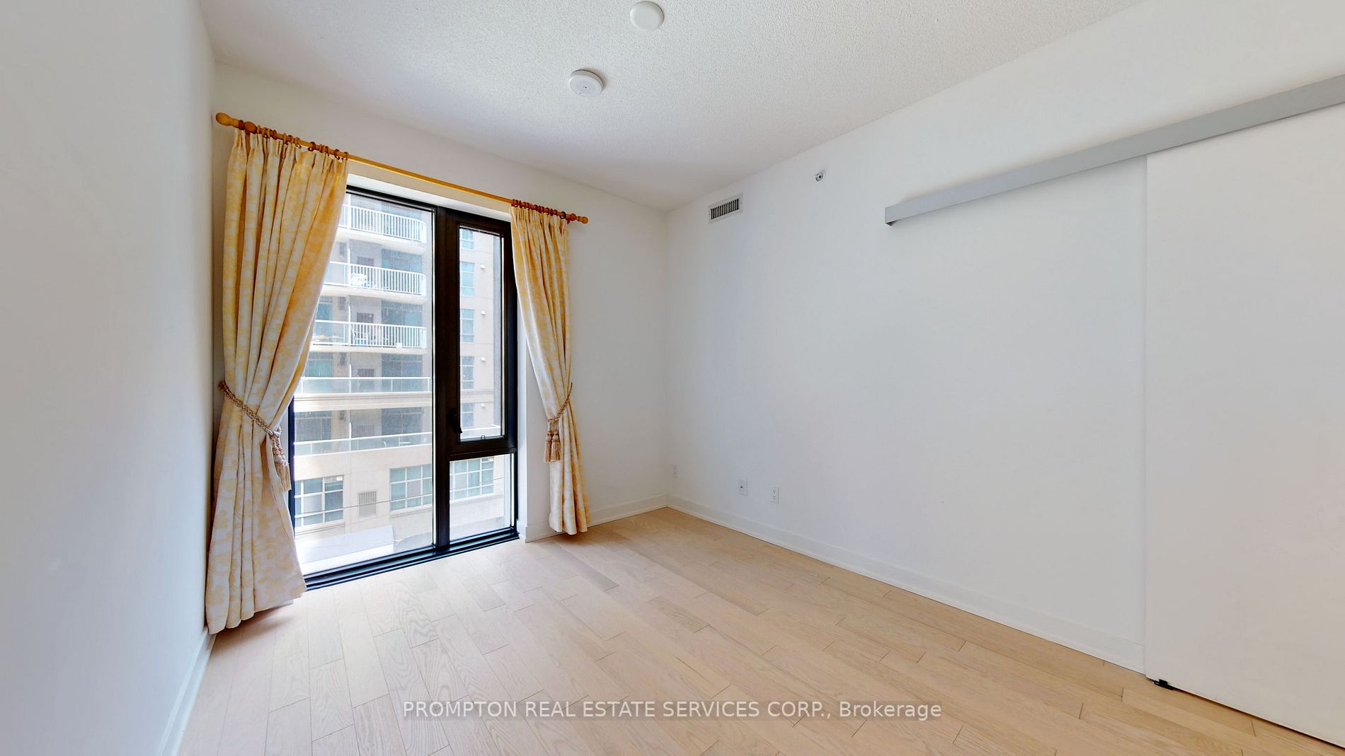 25 Richmond St E, #317