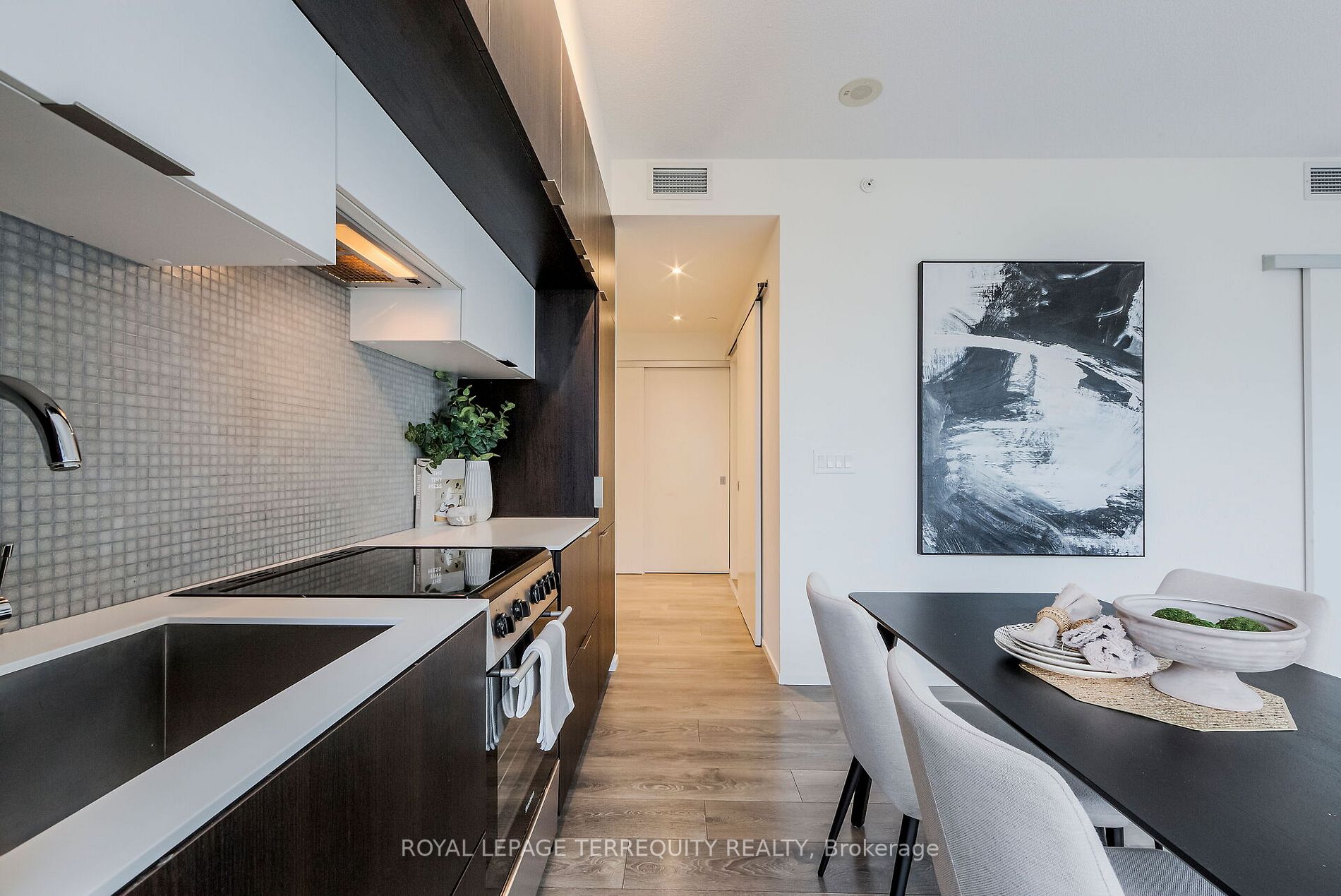 159 Dundas St E, #1601