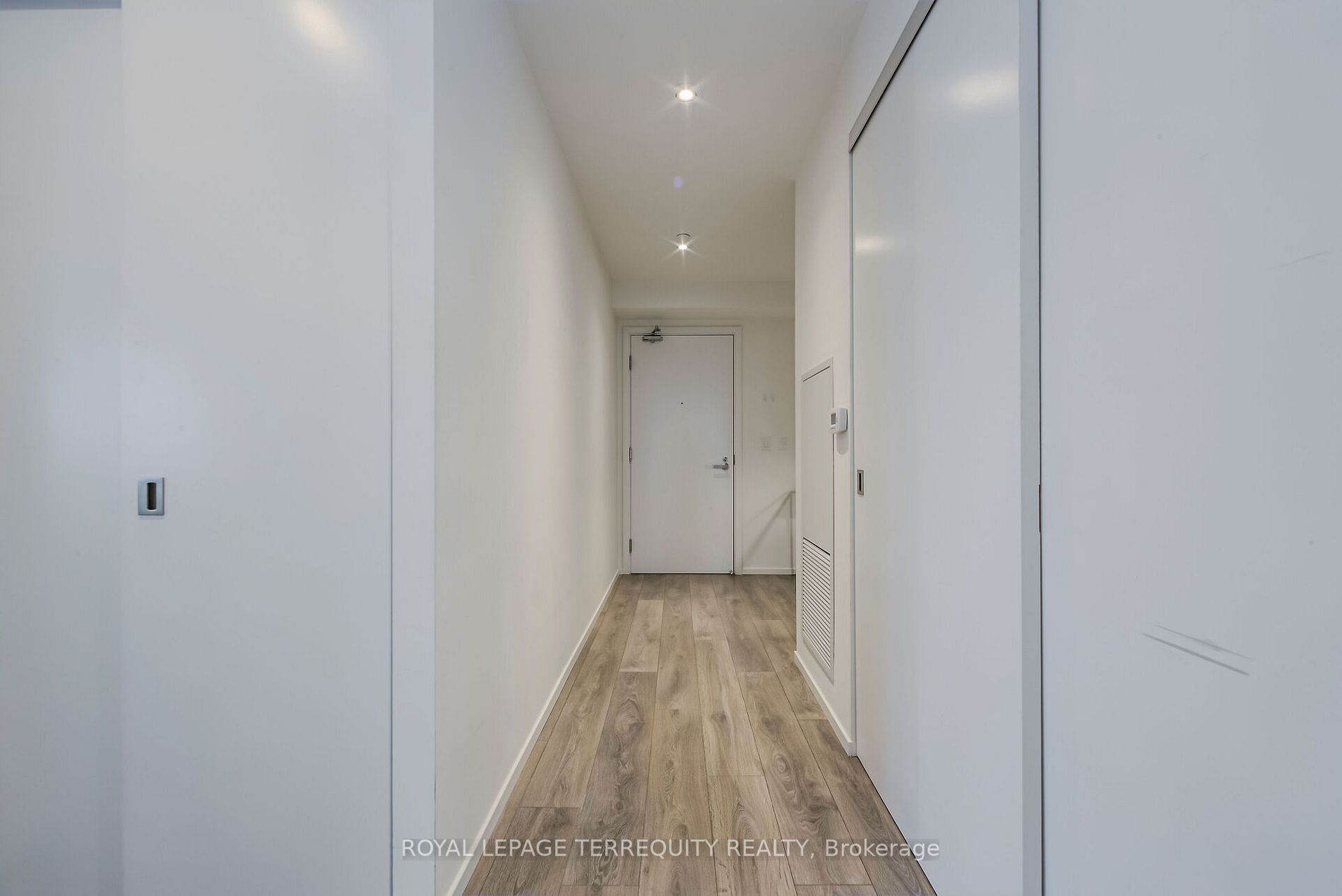 159 Dundas St E, #1601