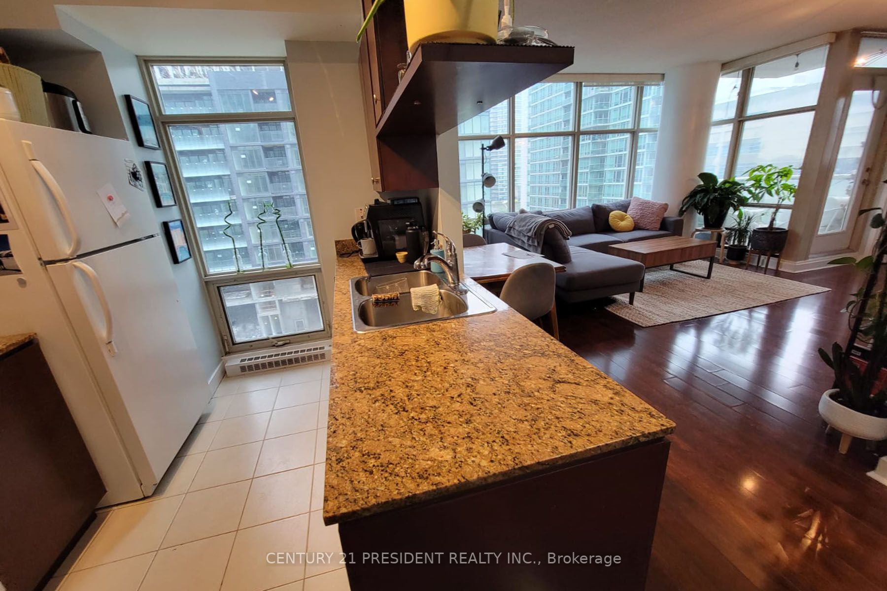 10 Navy Wharf Crt, #906