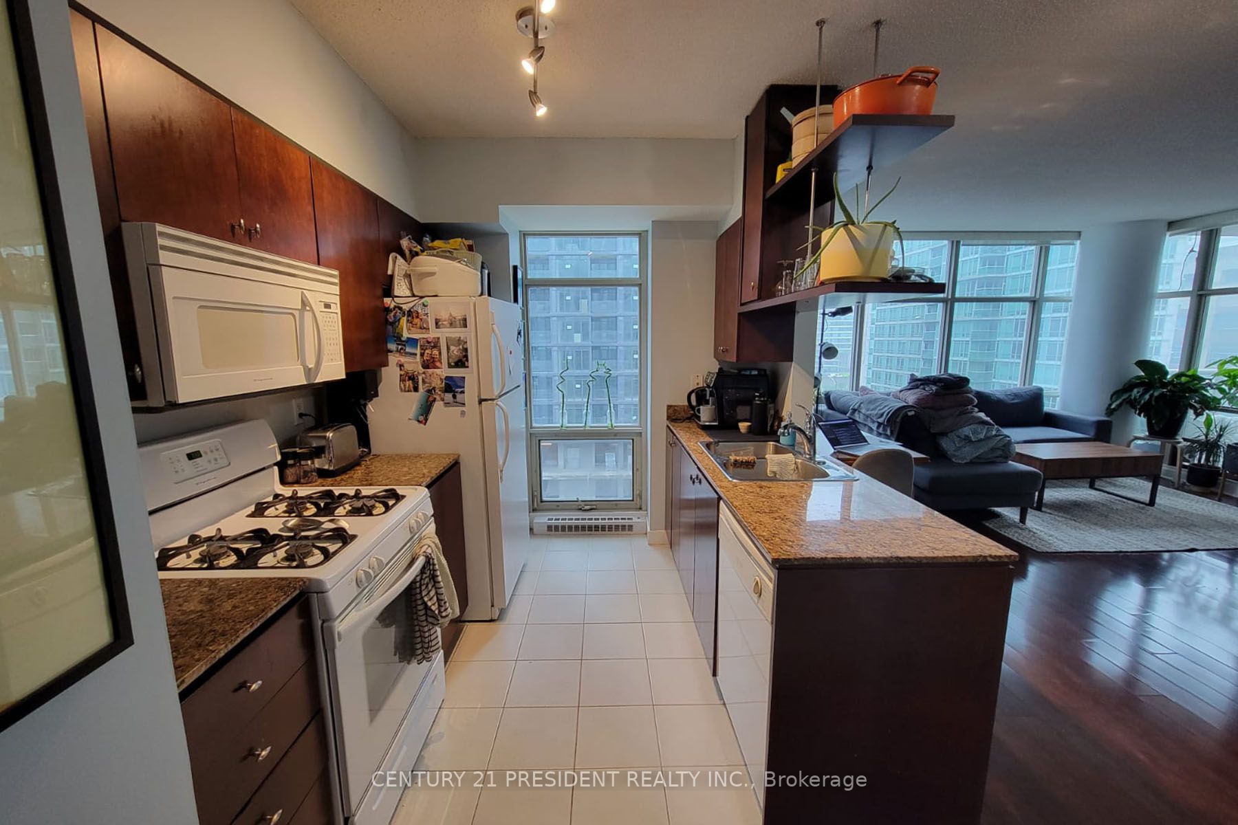 10 Navy Wharf Crt, #906